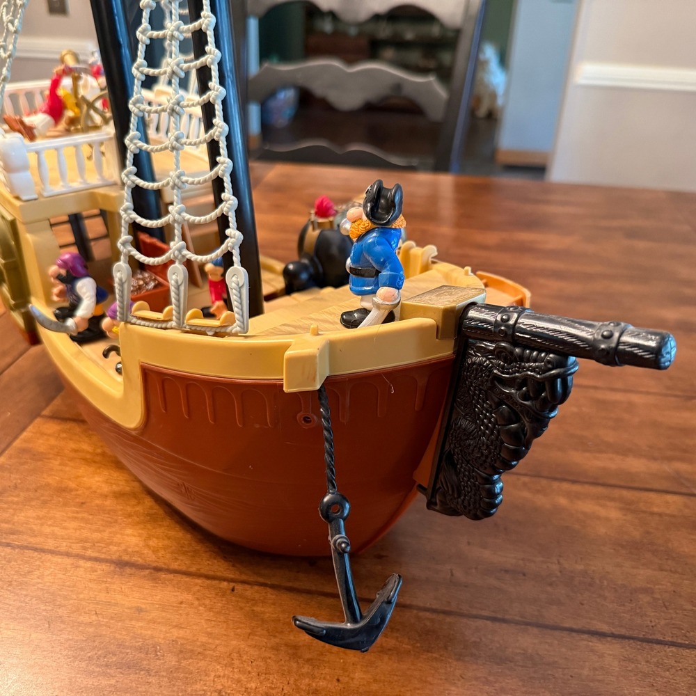 Fisher Price Great Adventures Pirate Ship Playset with 6 Figures and Cannon 1994 - Picture 3 of 15
